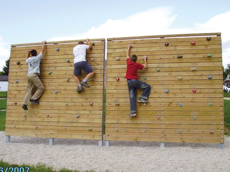 65370-sloping-climbing-wall
